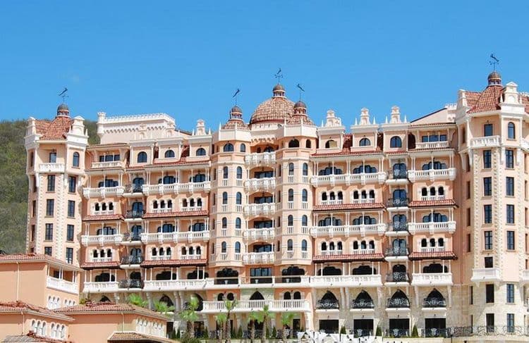 Royal Castle Hotel & Spa