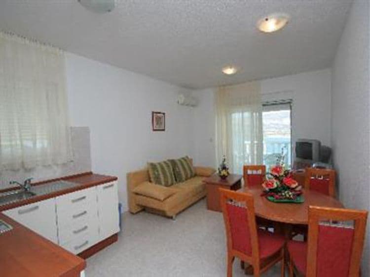 Villa Bayview Apartments
