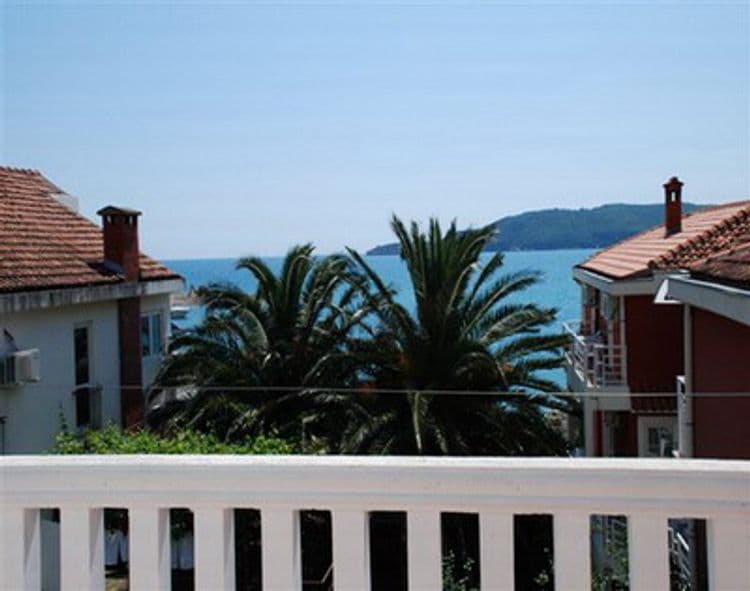 Bonaca Apartments