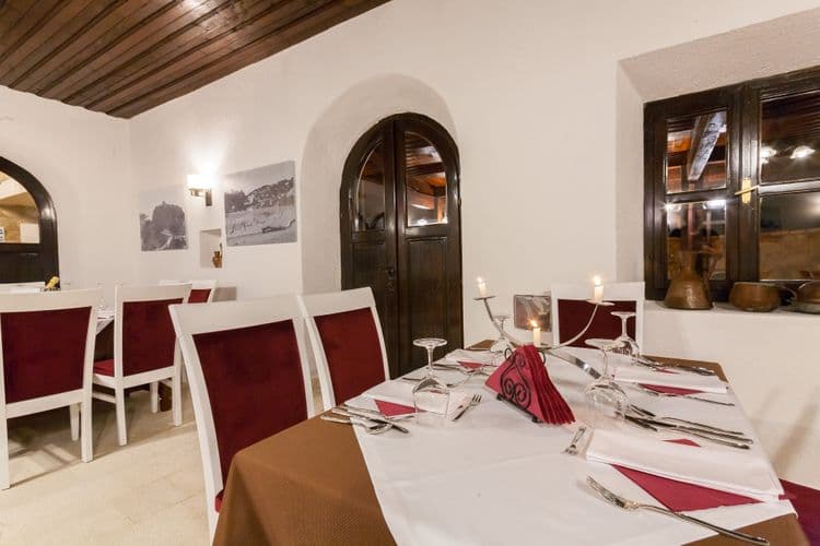 Kulla e Balshajve Hotel