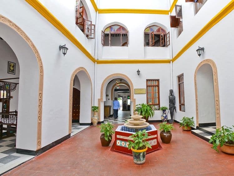 Tembo House Hotel & Apartments