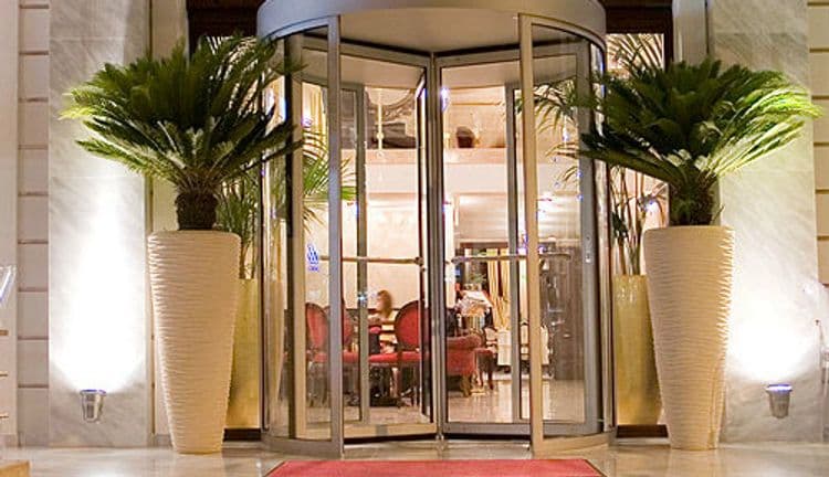 Royal Palace Resort & Spa