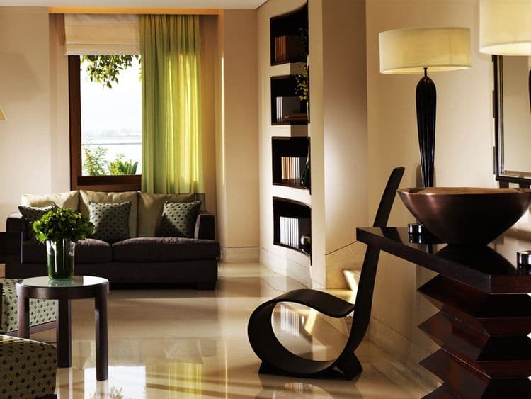 Amphitryon Hotel