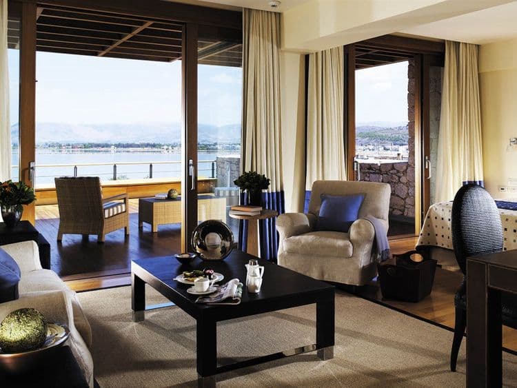 Amphitryon Hotel