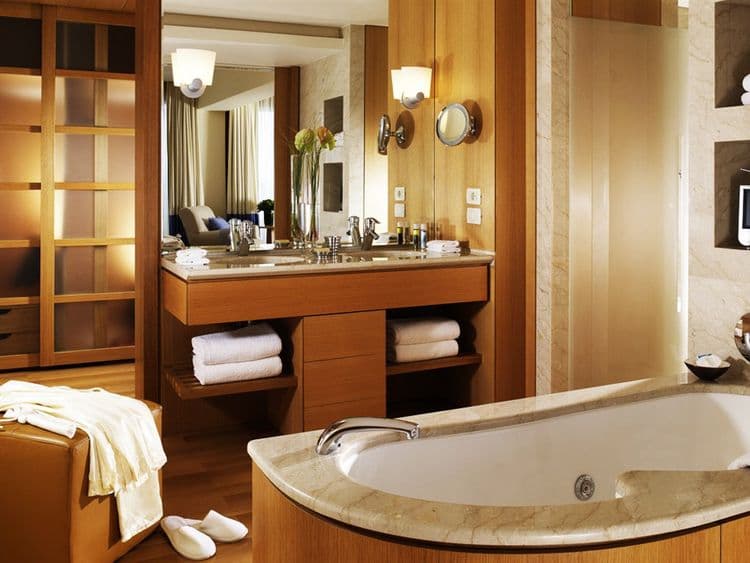 Amphitryon Hotel