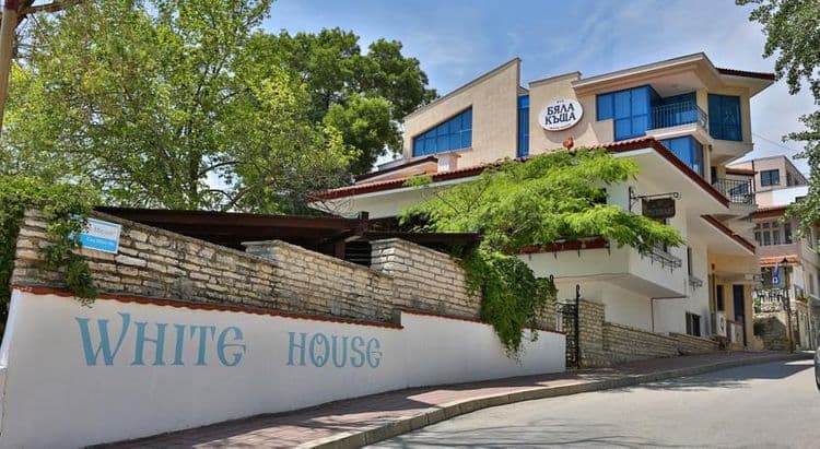 White House Family Hotel