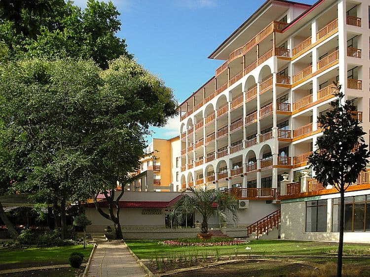 Estreya Residence Hotel