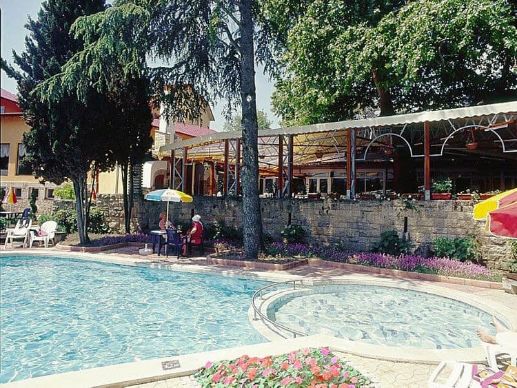 Estreya Residence Hotel