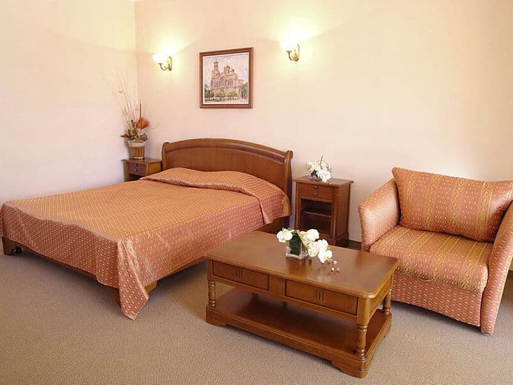 Estreya Residence Hotel