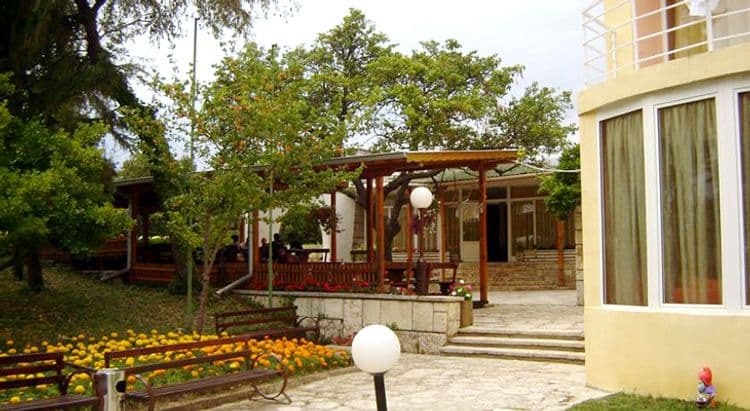 Vezhen Hotel