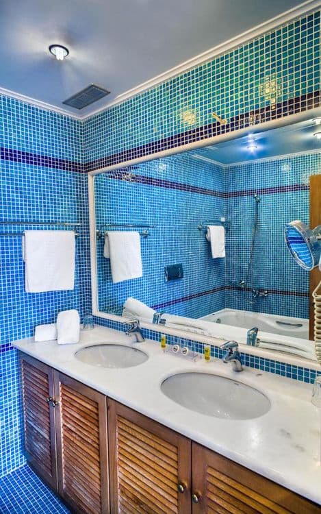 Grand Bleu Beach Resort