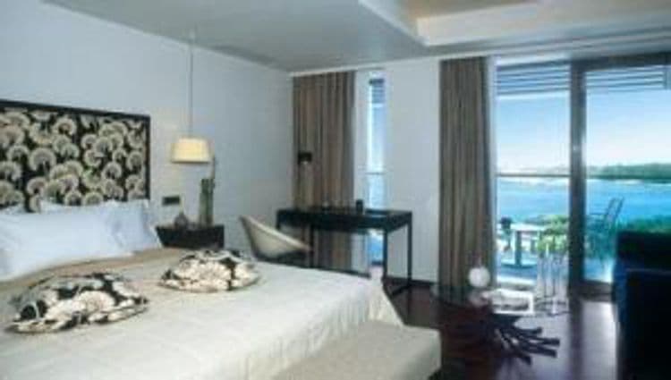 Vouliagmeni Suites