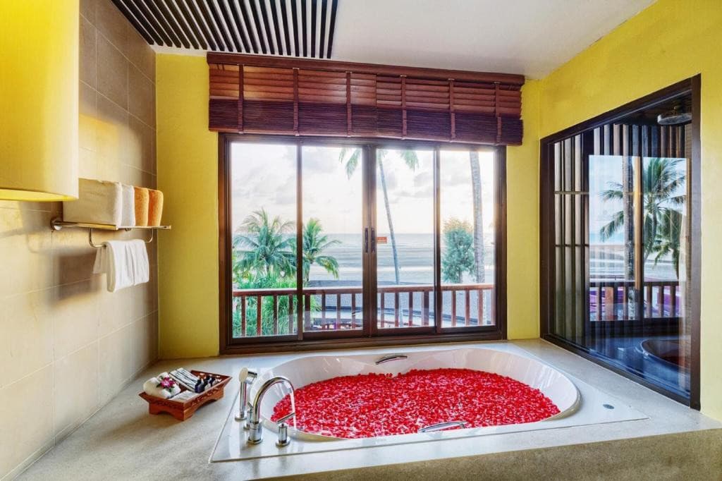 Apsara Beachfront Resort & Villa
