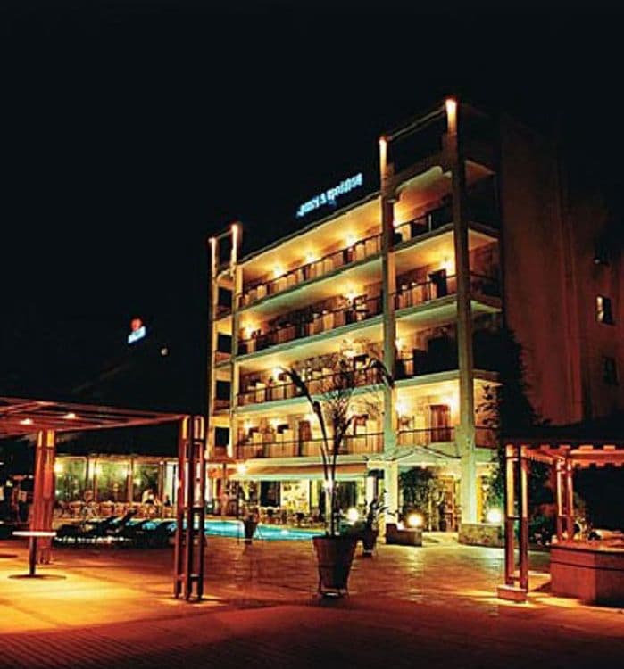 John & George Hotel