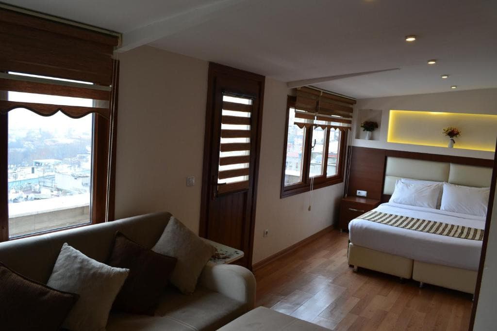 SEVEN DAYS HOTEL