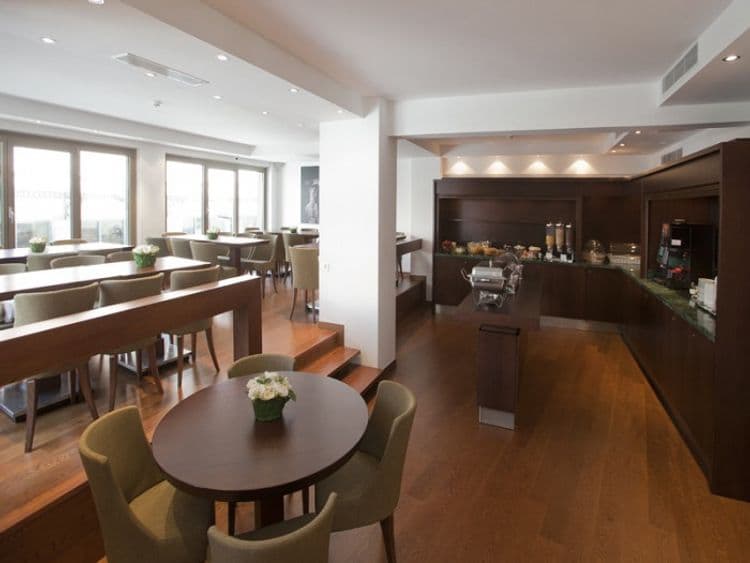 Plaka Hotel