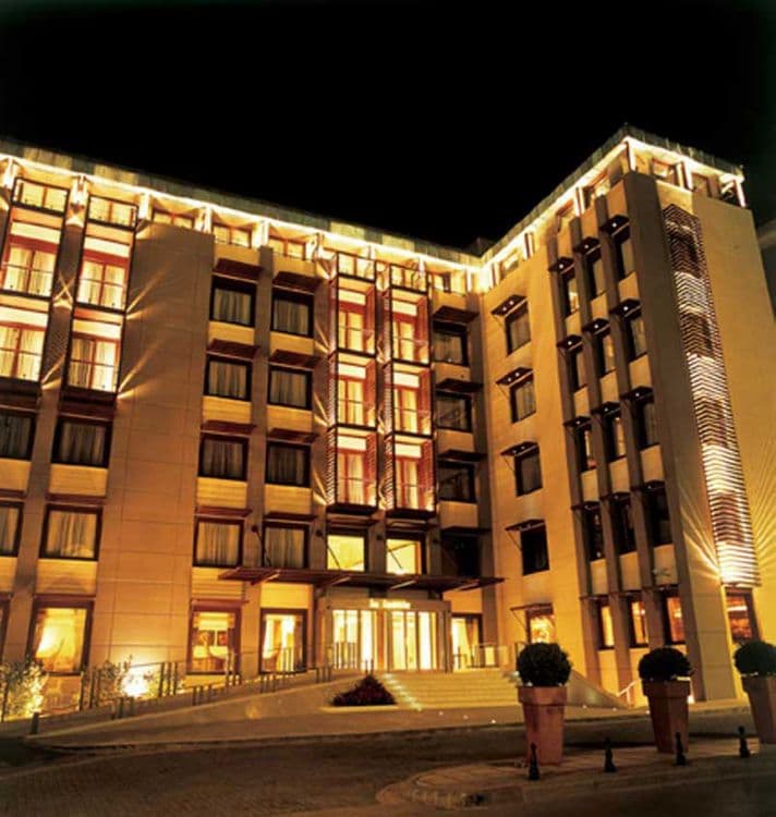 Lazart Hotel