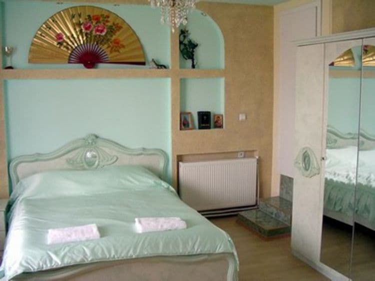 Sunny-Viki House