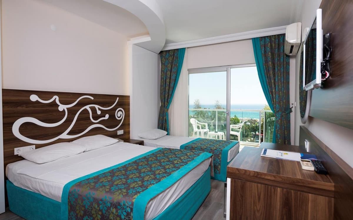 Kleopatra Blue Hawaii Hotel