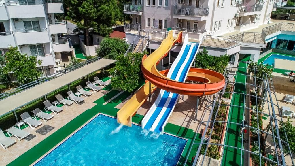 Catty Cats Garden Hotel