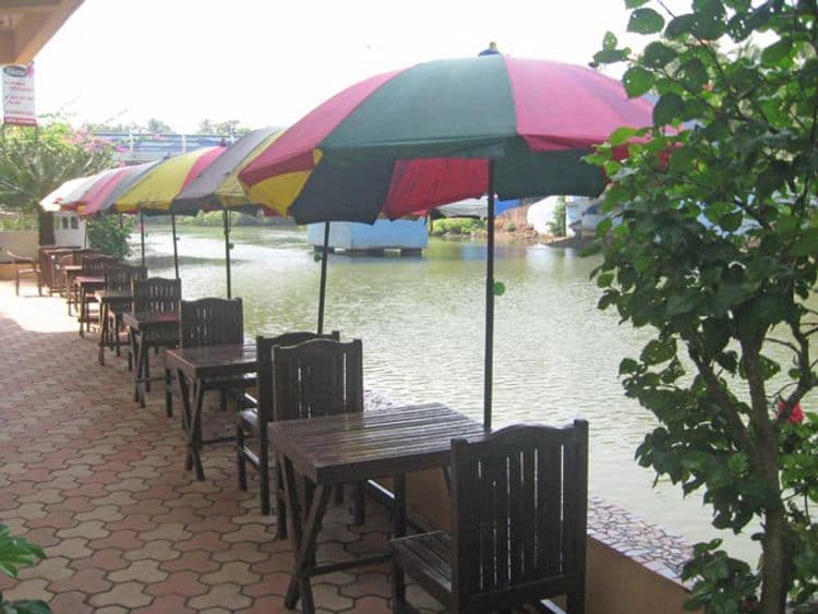 Riverside Hotel