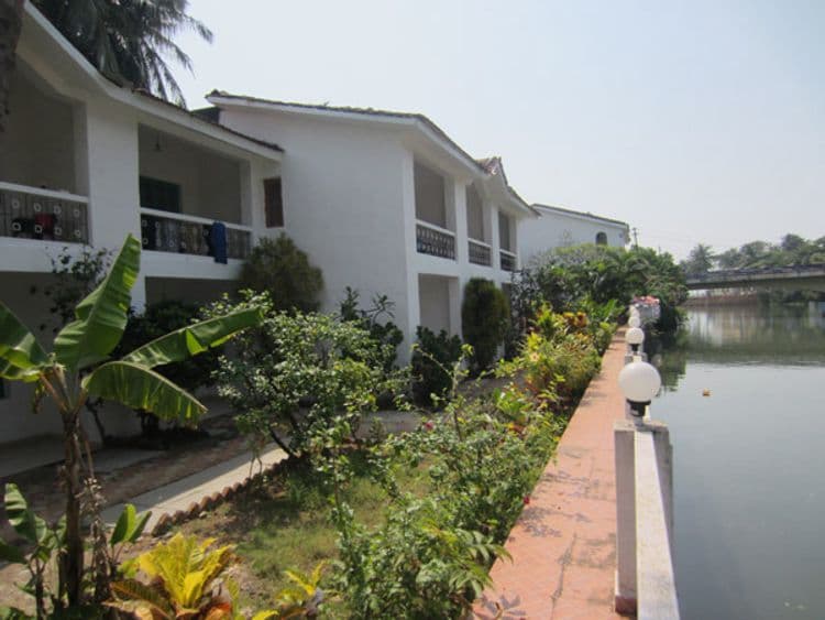 Riverside Hotel