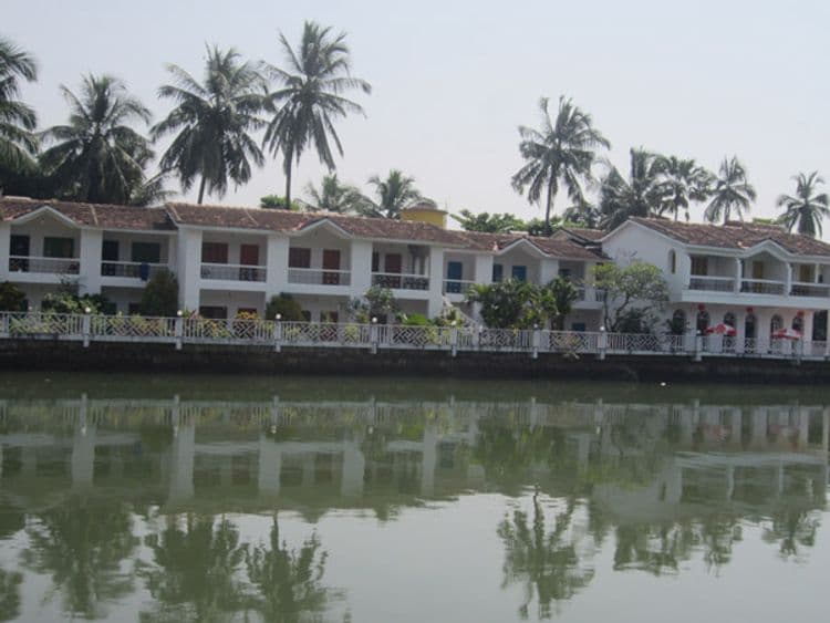 Riverside Hotel