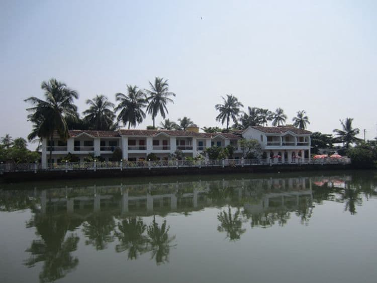 Riverside Hotel