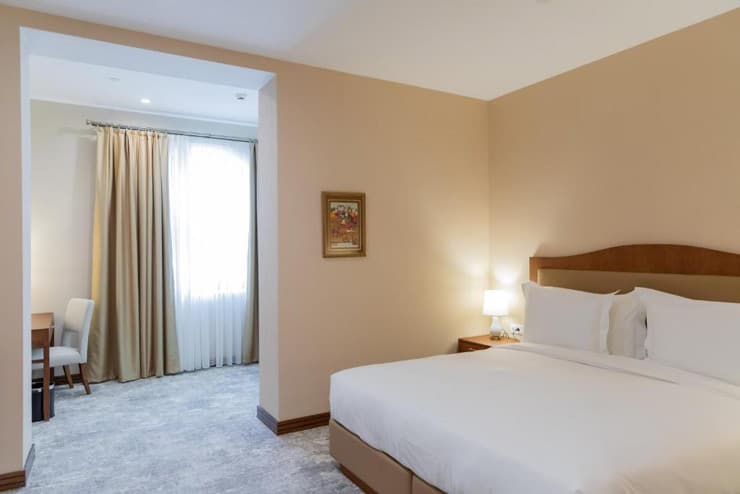 Central Point Hotel