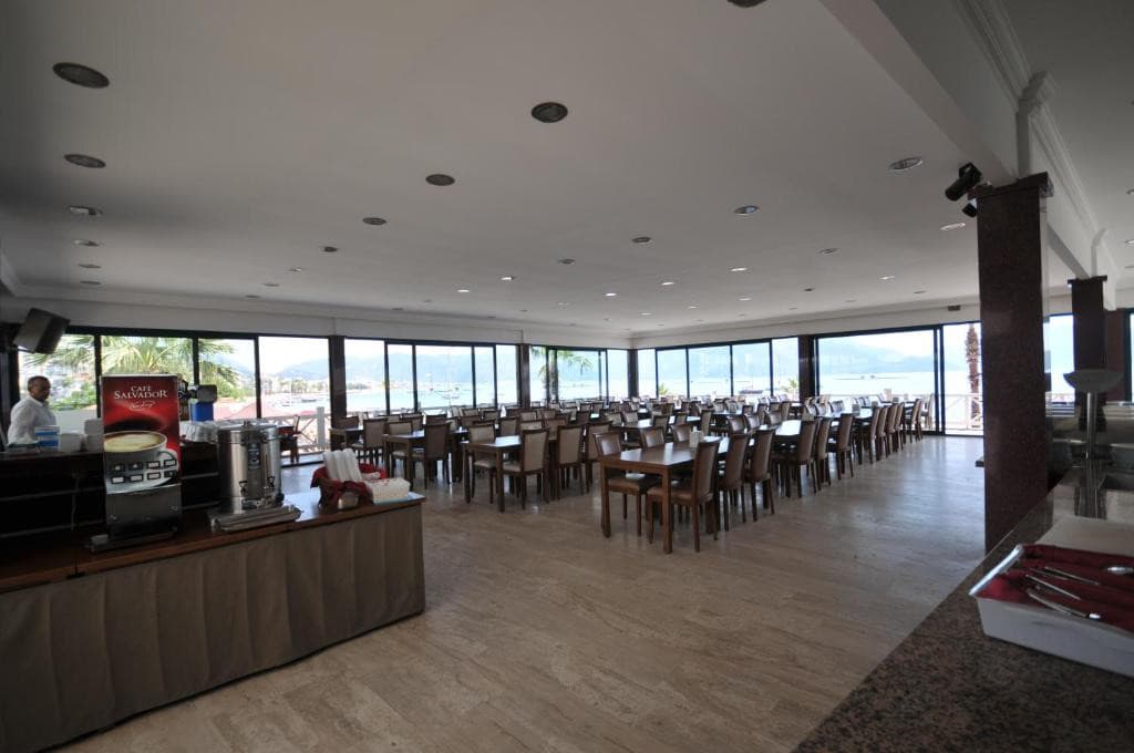 Class Beach Hotel