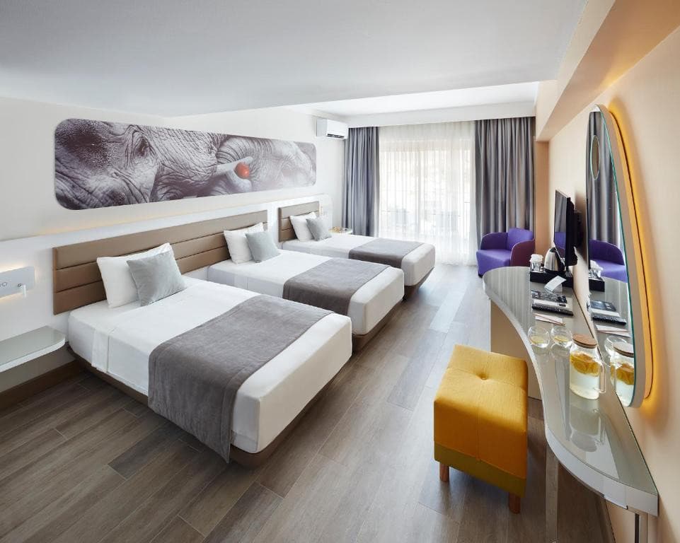 Lalila Blue Suites
