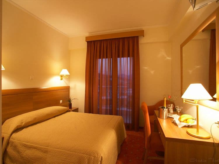 Chloe Hotel