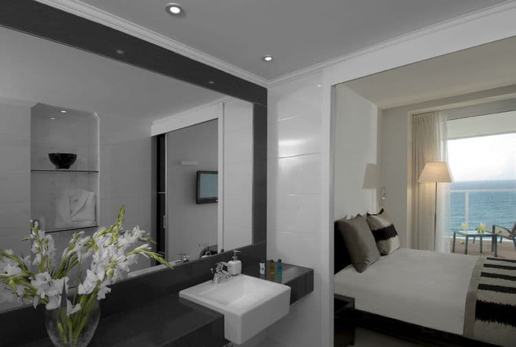 Island Luxurious Suites Hotel