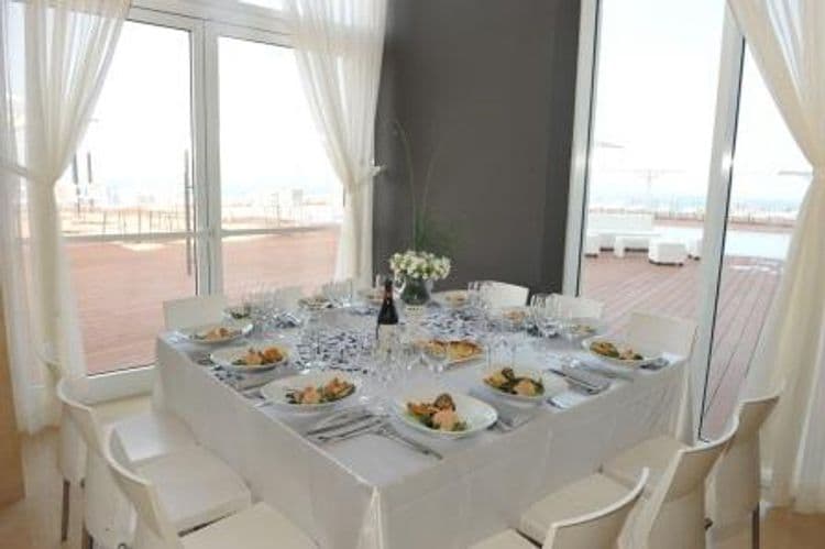 Island Luxurious Suites Hotel