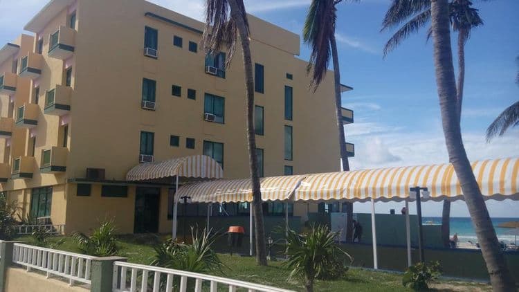 Islazul Los Delfines Hotel
