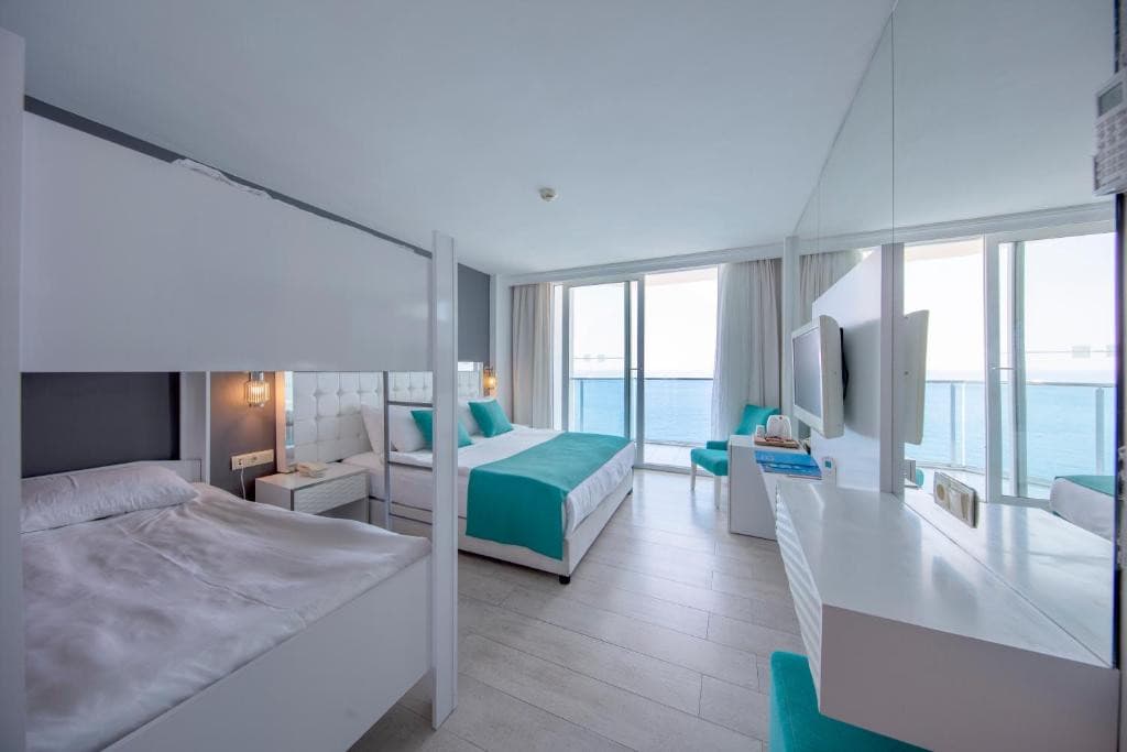 Le Bleu Hotel & Resort