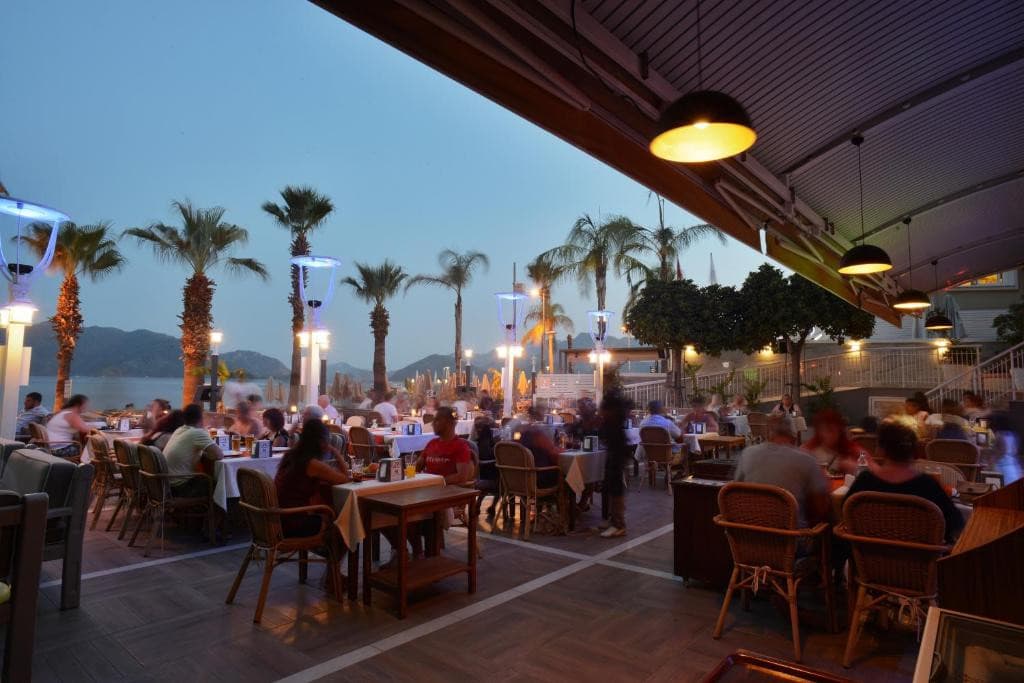Maris Beach Hotel