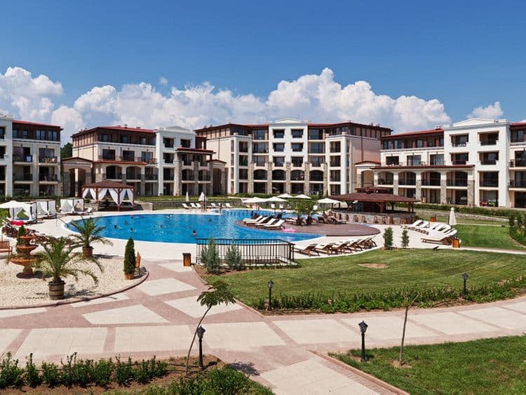 Green Life Beach Resort