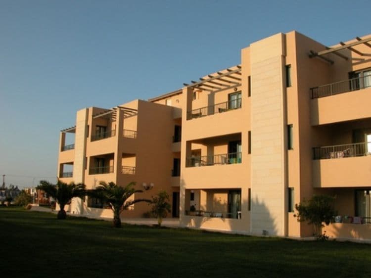 Golden Bay Studios & Apartments