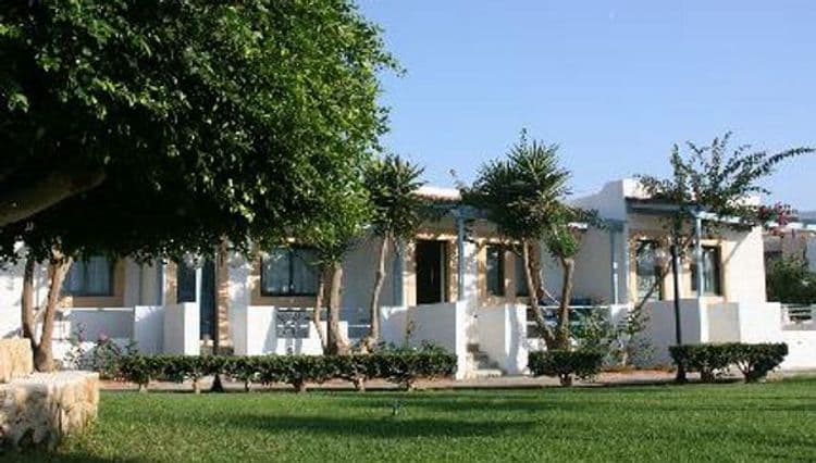 Golden Bay Studios & Apartments