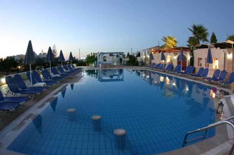 Golden Bay Studios & Apartments