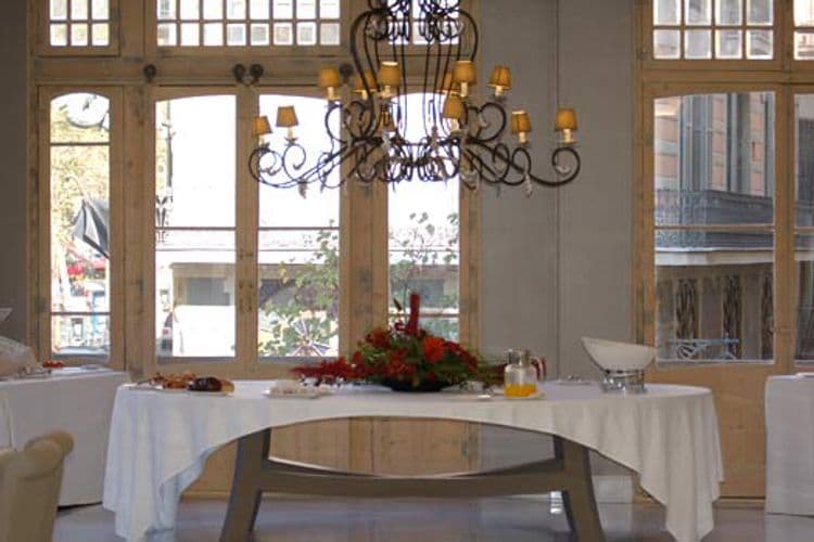 Internacional Cool Local Hotel