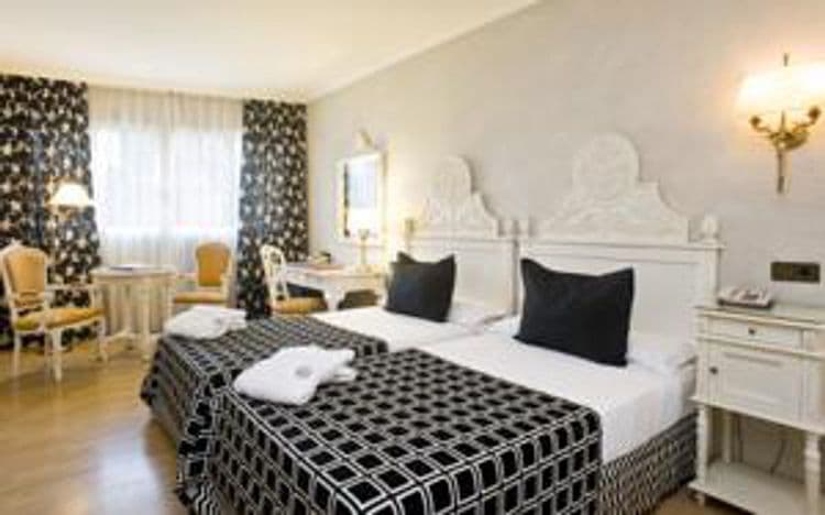 Salles Pere IV Hotel