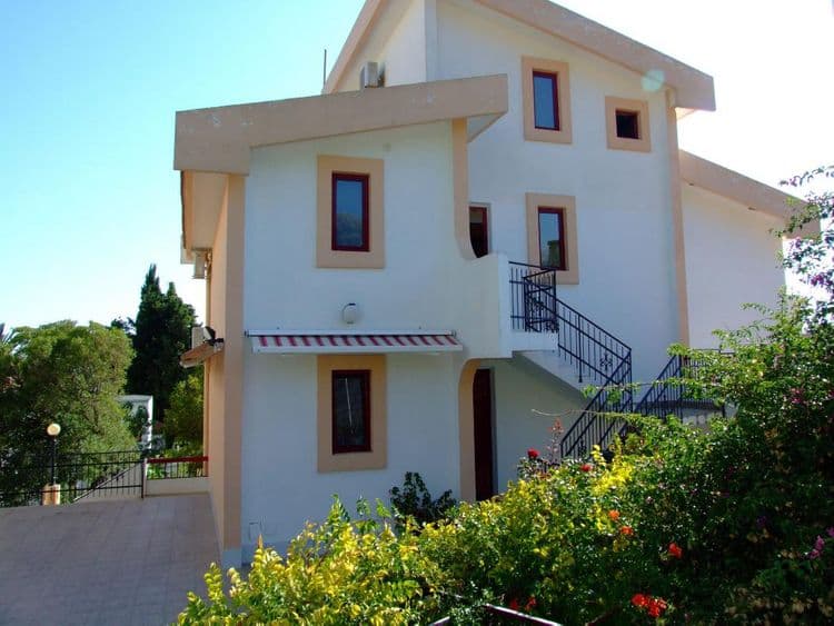 Ritsa Villa