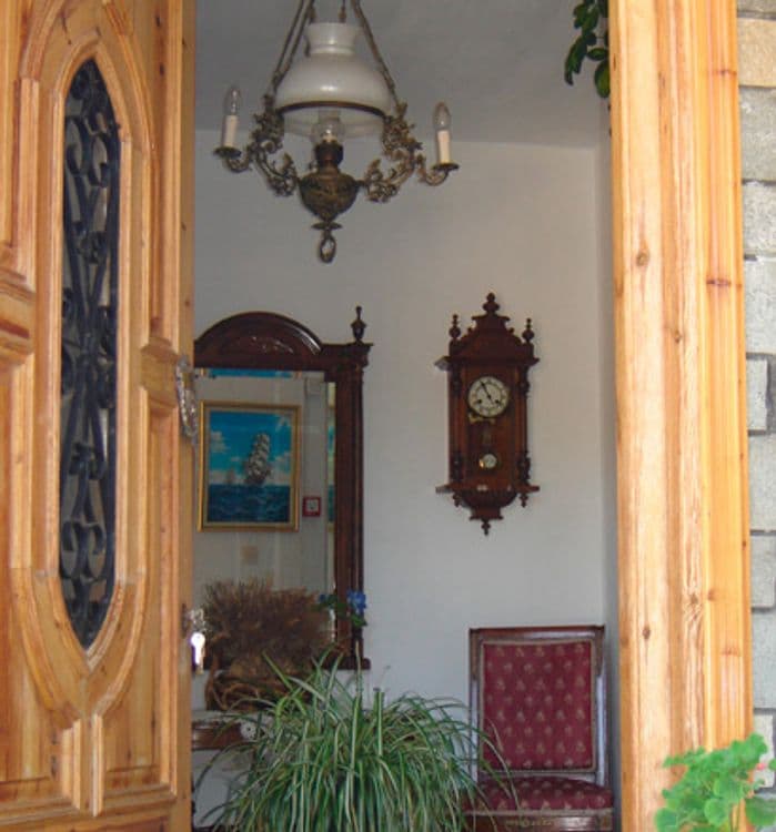 Pantheon Studios & Apartments