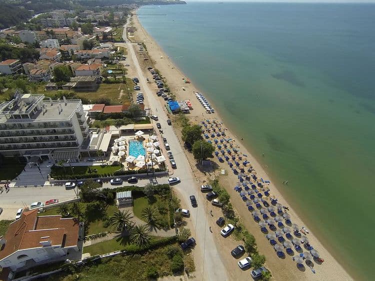 Santa Beach Hotel