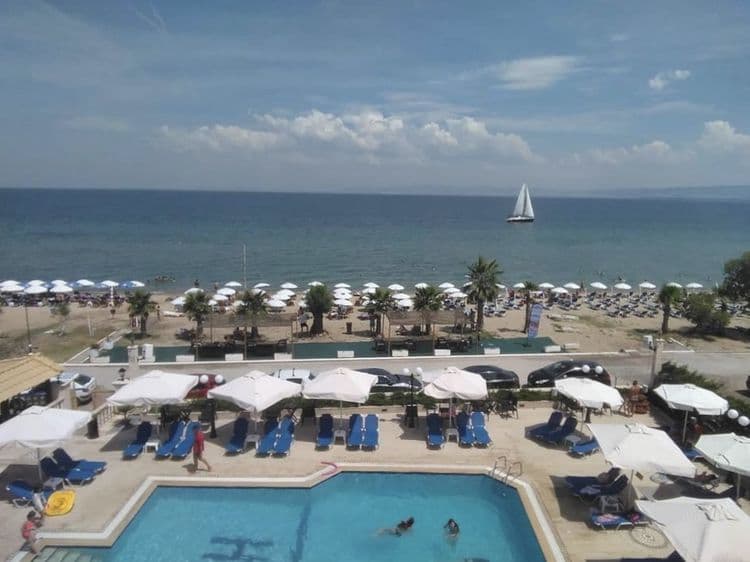 Santa Beach Hotel