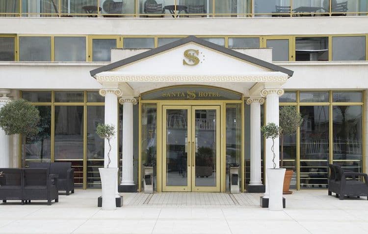 Santa Beach Hotel