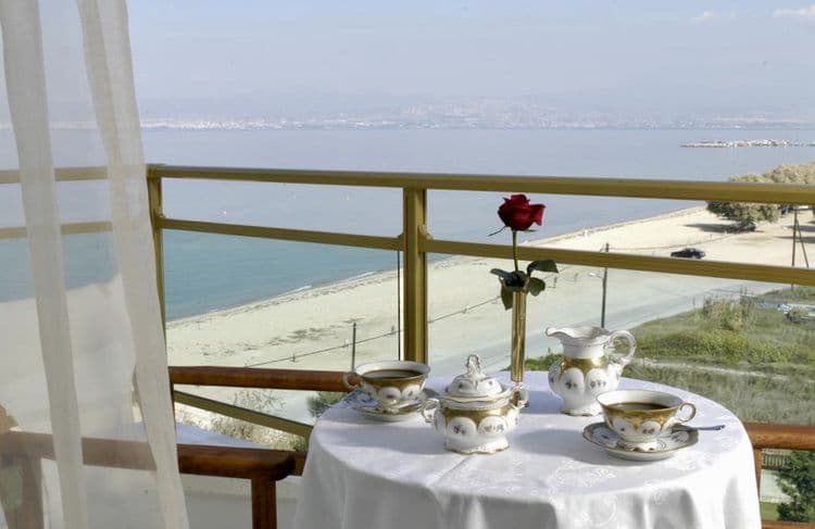 Santa Beach Hotel