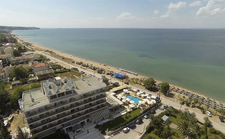 Santa Beach Hotel